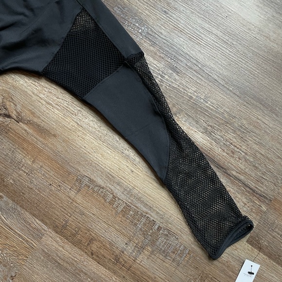 NWT BCBG Max Azria Performance Long Sleeve Mesh Pullover Workout Top Keyhole - Picture 6 of 7